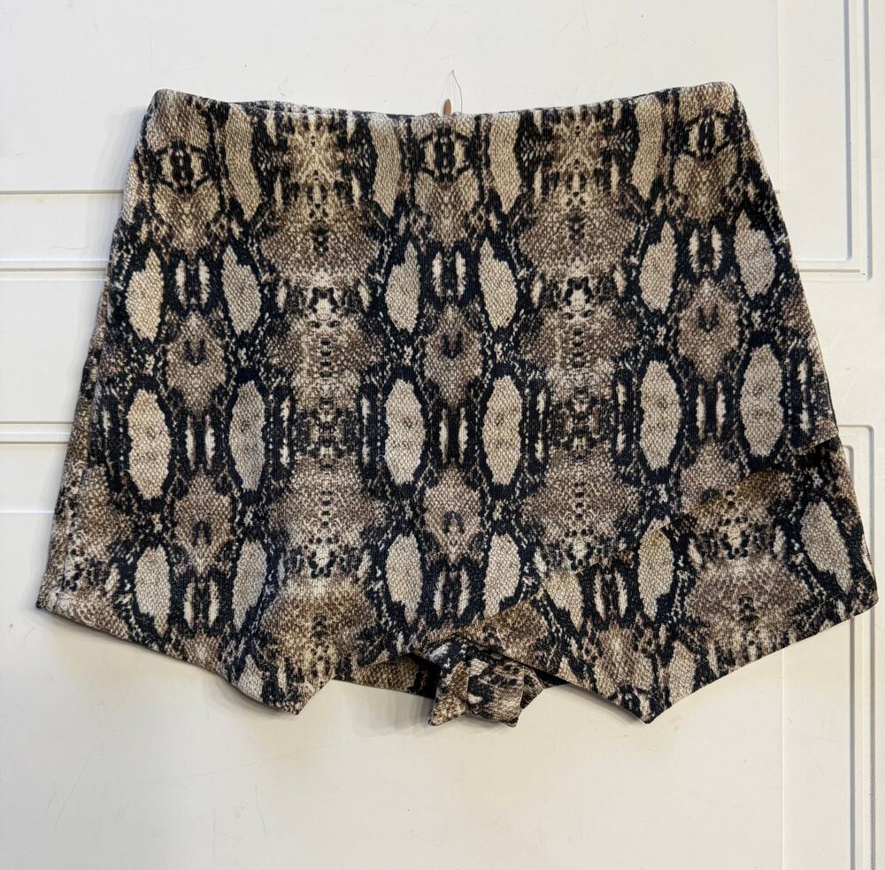 Cousin Couture Womens Sz S Python Snake Print Shorts Zip Closure